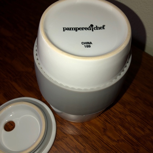 NWT- Pampered Chef Ceramic Egg Cooker - Picture 6 of 8